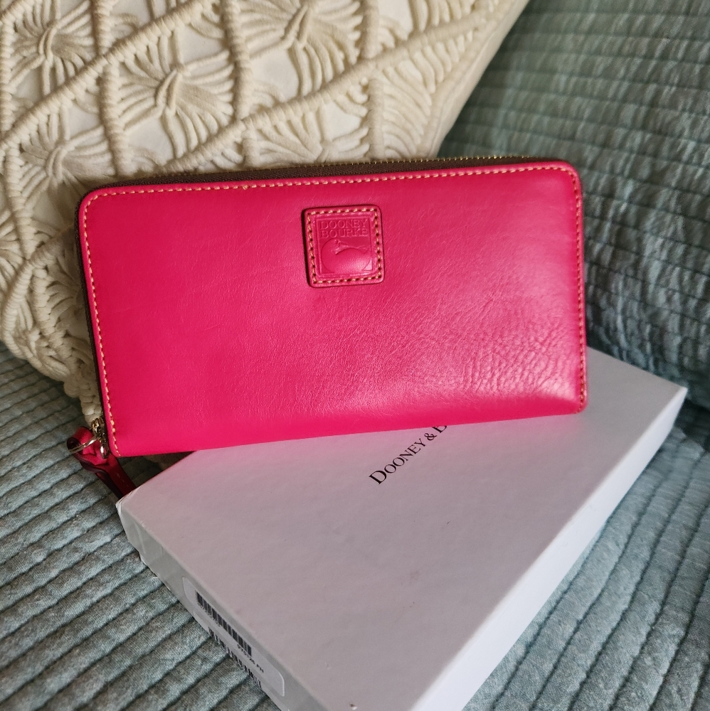 dooney and bourke florentine large zip wallet
